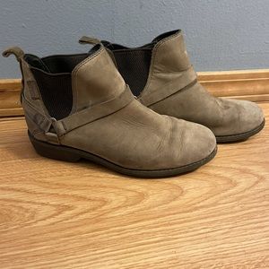 Tan Leather Tevas- size 6.5